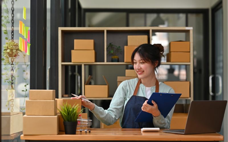 E-commerce Operations Trần Thùy Trang